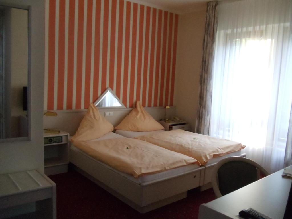 Hotel Weiss アンガーミュンデ エクステリア 写真